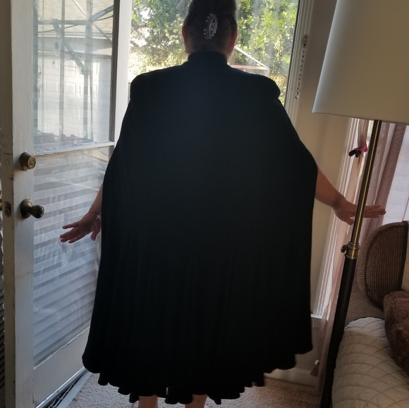 *•°VINTAGE°•☆* Cape - Picture 2 of 7